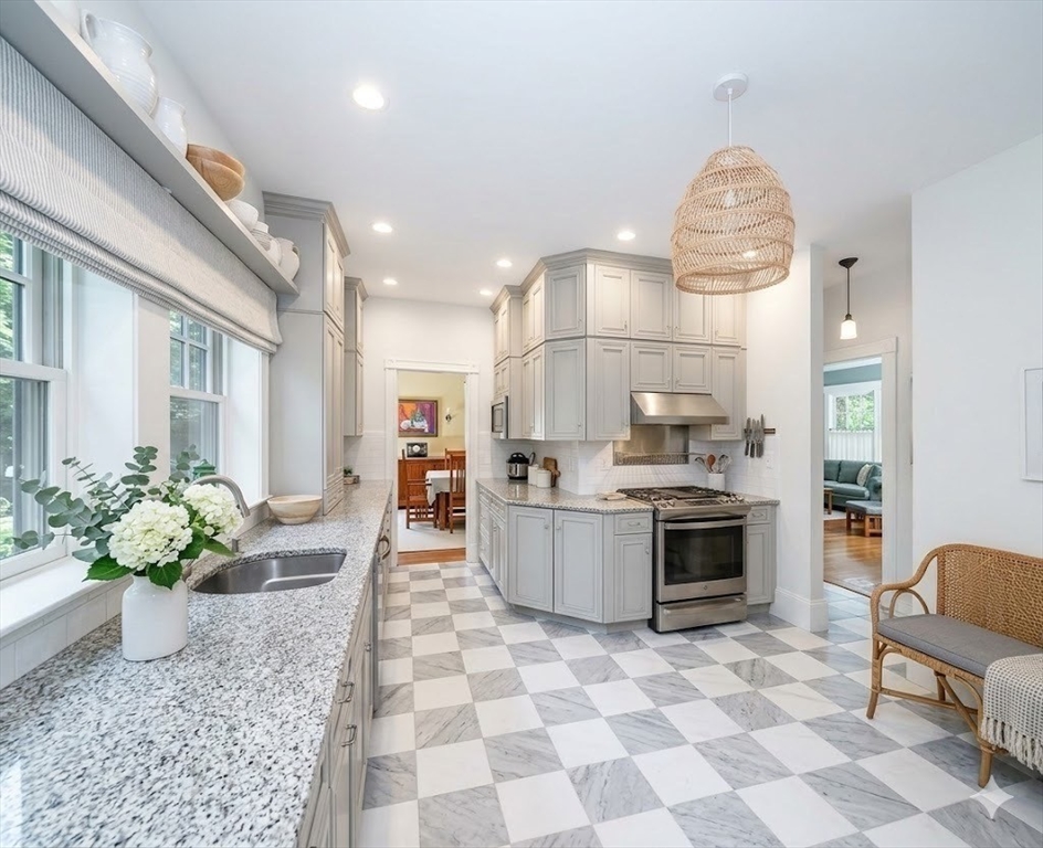 18 Eaton Court Wellesley, MA 02481 - Photo 8 of 27
