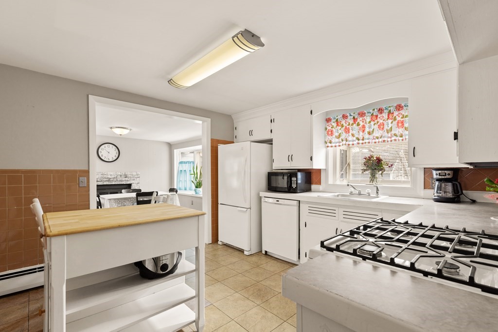 9 Davis Road Tewksbury, MA 01876 - Photo 14 of 36 Gallery Image 14