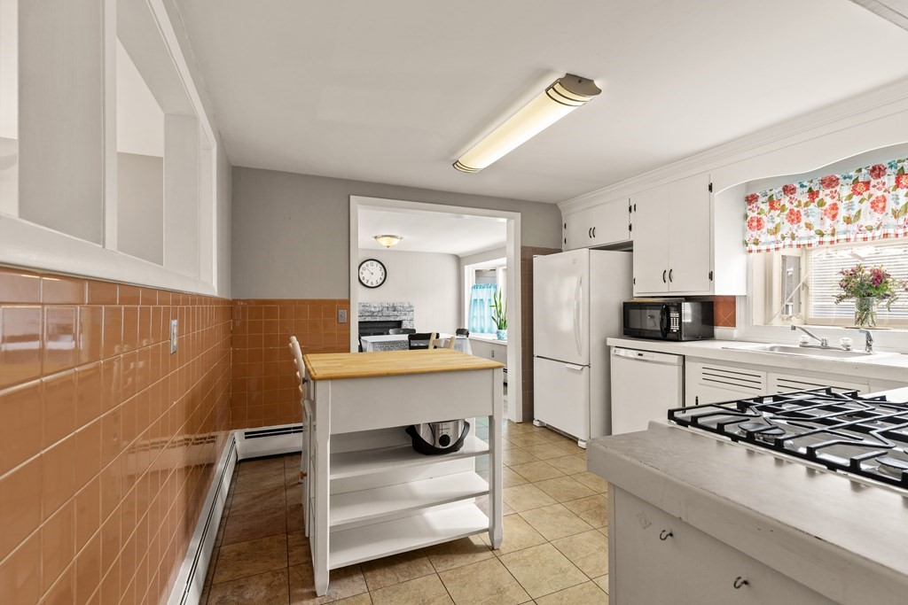 9 Davis Road Tewksbury, MA 01876 - Photo 15 of 36 Gallery Image 15