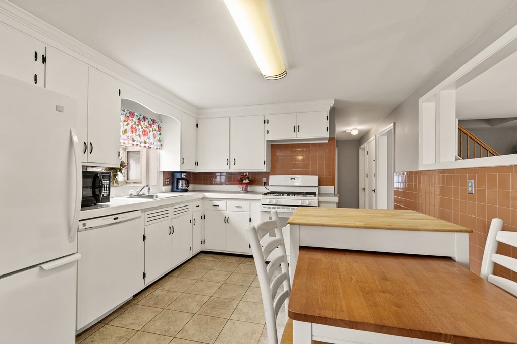 9 Davis Road Tewksbury, MA 01876 - Photo 17 of 36 Gallery Image 17