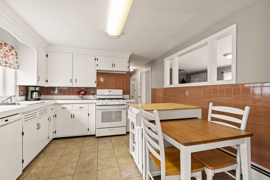 9 Davis Road Tewksbury, MA 01876 - Photo 18 of 36 Gallery Image 18