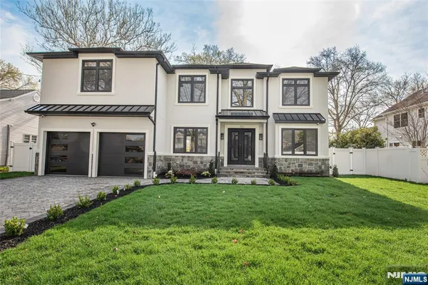 $2,499,000 | 722 Erie Road, Paramus, NJ 07652