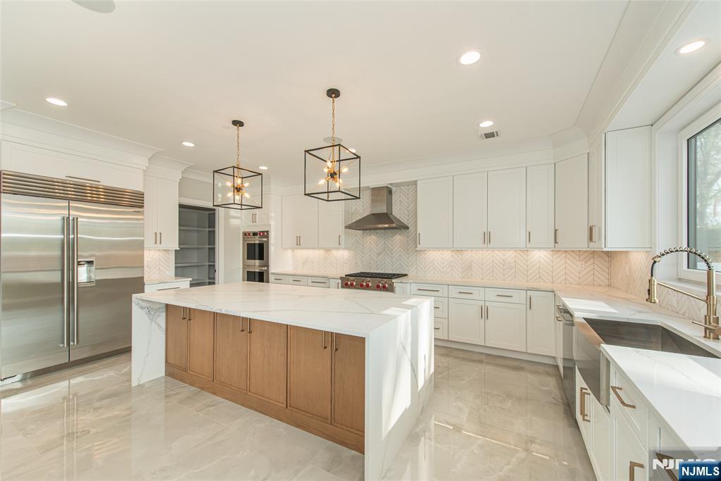 722 Erie Road Paramus, NJ 07652 - Photo 11 of 46