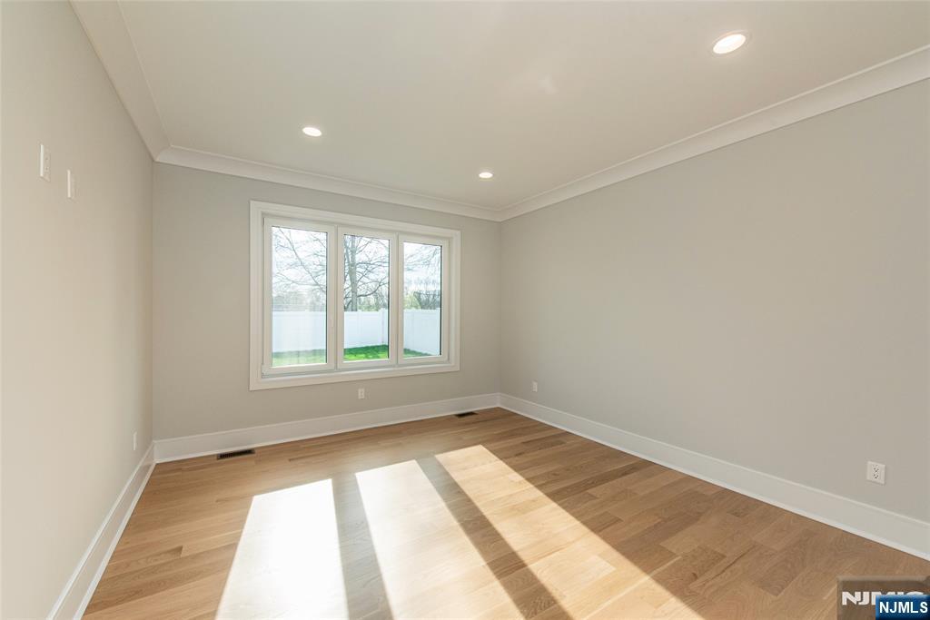 722 Erie Road Paramus, NJ 07652 - Photo 17 of 46