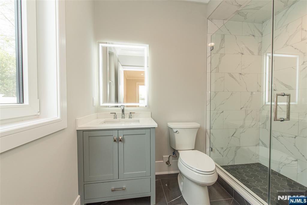 722 Erie Road Paramus, NJ 07652 - Photo 18 of 46