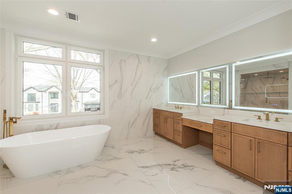 722 Erie Road Paramus, NJ 07652 - Photo 26 of 46