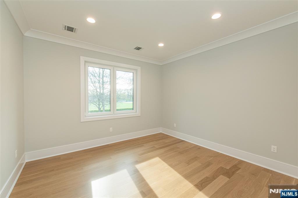 722 Erie Road Paramus, NJ 07652 - Photo 28 of 46