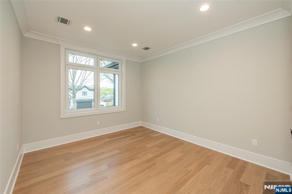 722 Erie Road Paramus, NJ 07652 - Photo 30 of 46