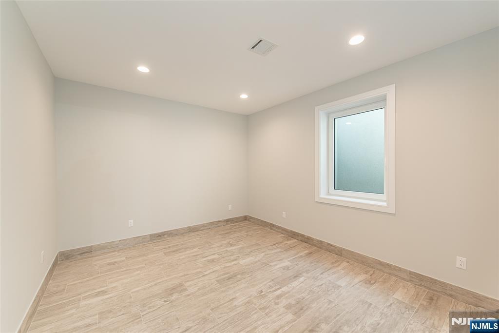 722 Erie Road Paramus, NJ 07652 - Photo 35 of 46