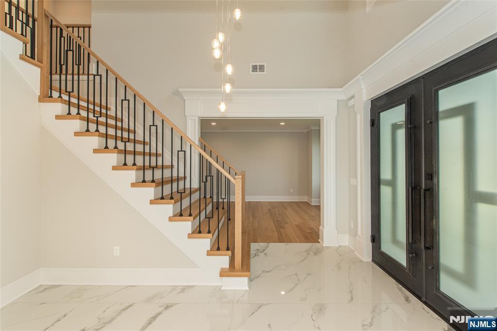 722 Erie Road Paramus, NJ 07652 - Photo 4 of 46