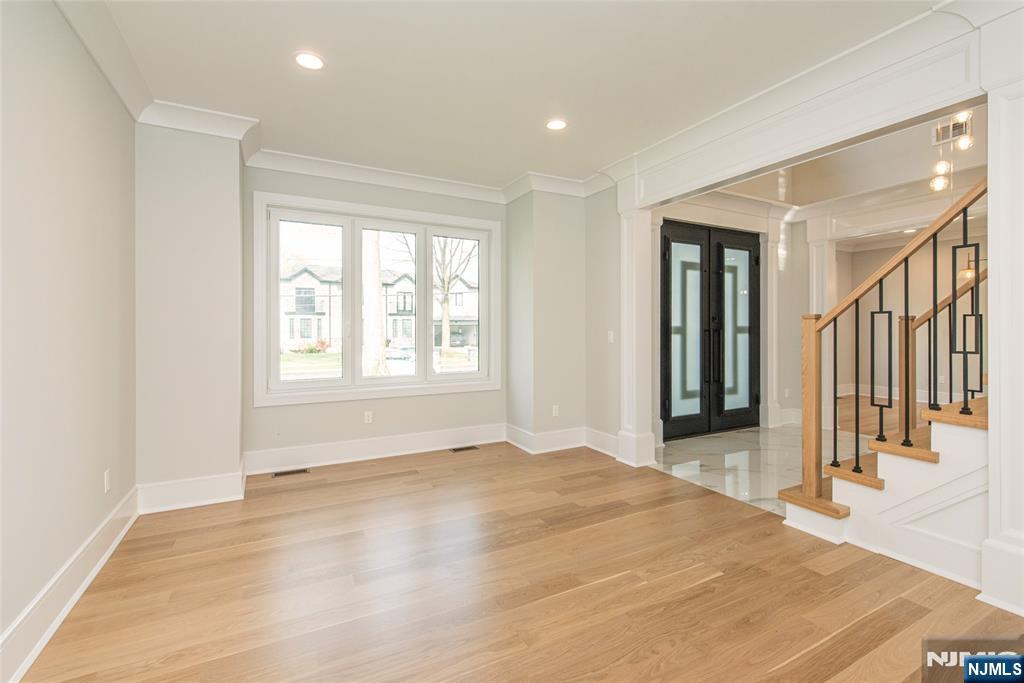 722 Erie Road Paramus, NJ 07652 - Photo 5 of 46