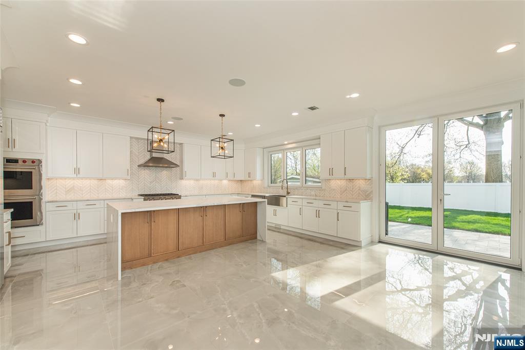 722 Erie Road Paramus, NJ 07652 - Photo 9 of 46