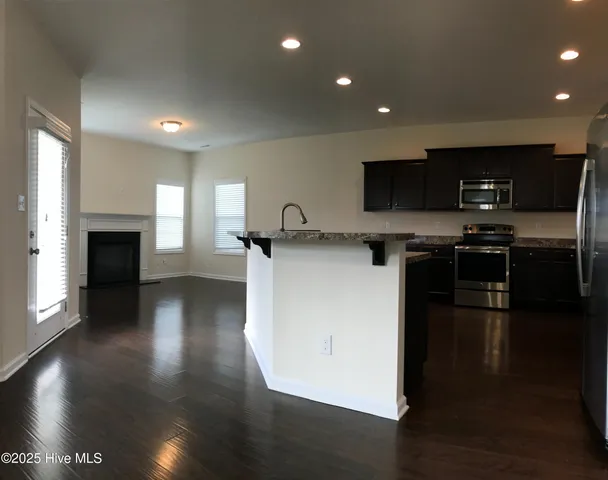 $2,275 | 114 Regatta Way, Sneads Ferry, NC 28460