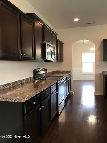 $2,275 | 114 Regatta Way, Sneads Ferry, NC 28460