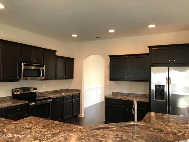 $2,275 | 114 Regatta Way, Sneads Ferry, NC 28460