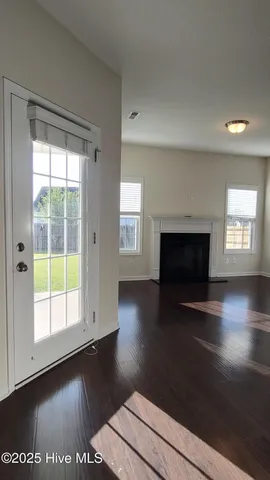 $2,275 | 114 Regatta Way, Sneads Ferry, NC 28460