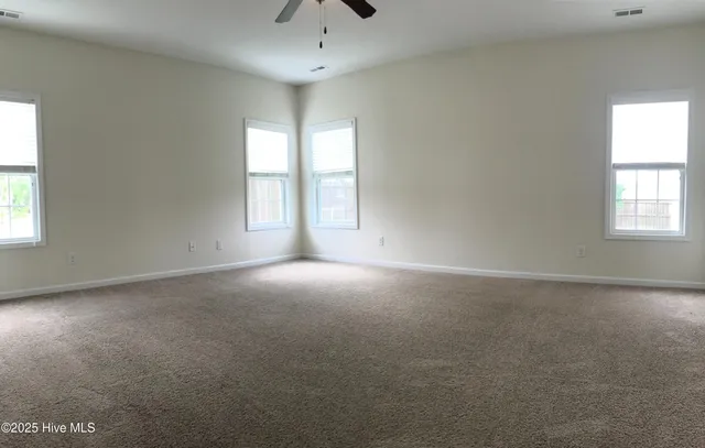 $2,275 | 114 Regatta Way, Sneads Ferry, NC 28460