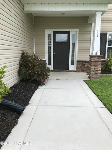 $2,275 | 114 Regatta Way, Sneads Ferry, NC 28460
