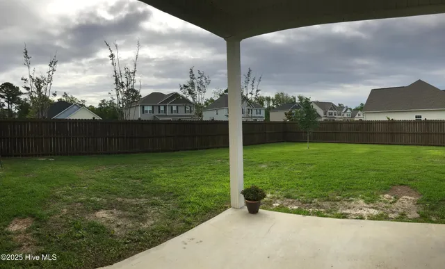 $2,275 | 114 Regatta Way, Sneads Ferry, NC 28460