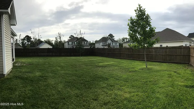 $2,275 | 114 Regatta Way, Sneads Ferry, NC 28460