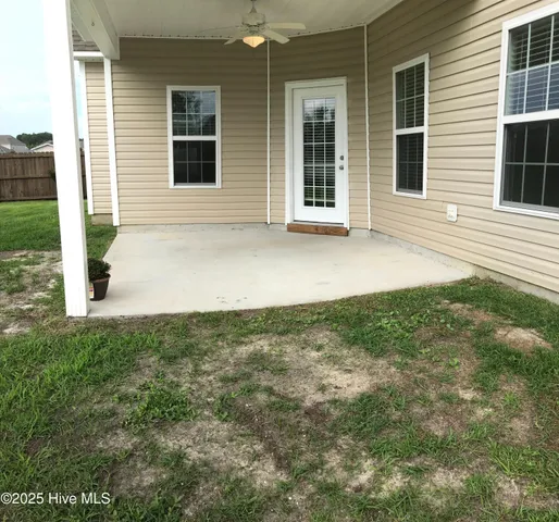 $2,275 | 114 Regatta Way, Sneads Ferry, NC 28460