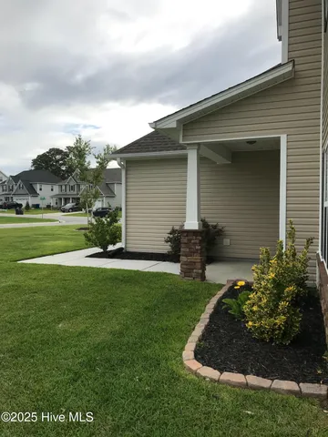 $2,275 | 114 Regatta Way, Sneads Ferry, NC 28460