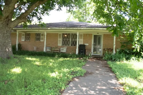 $174,800 | 600 Carroll Street, Kerens, TX 75144