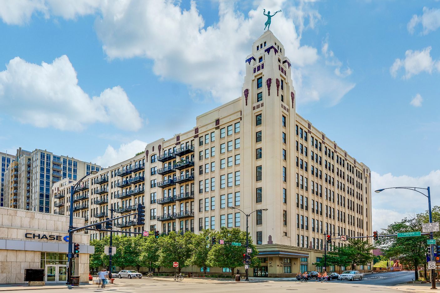 758 North Larrabee St Unit 327  