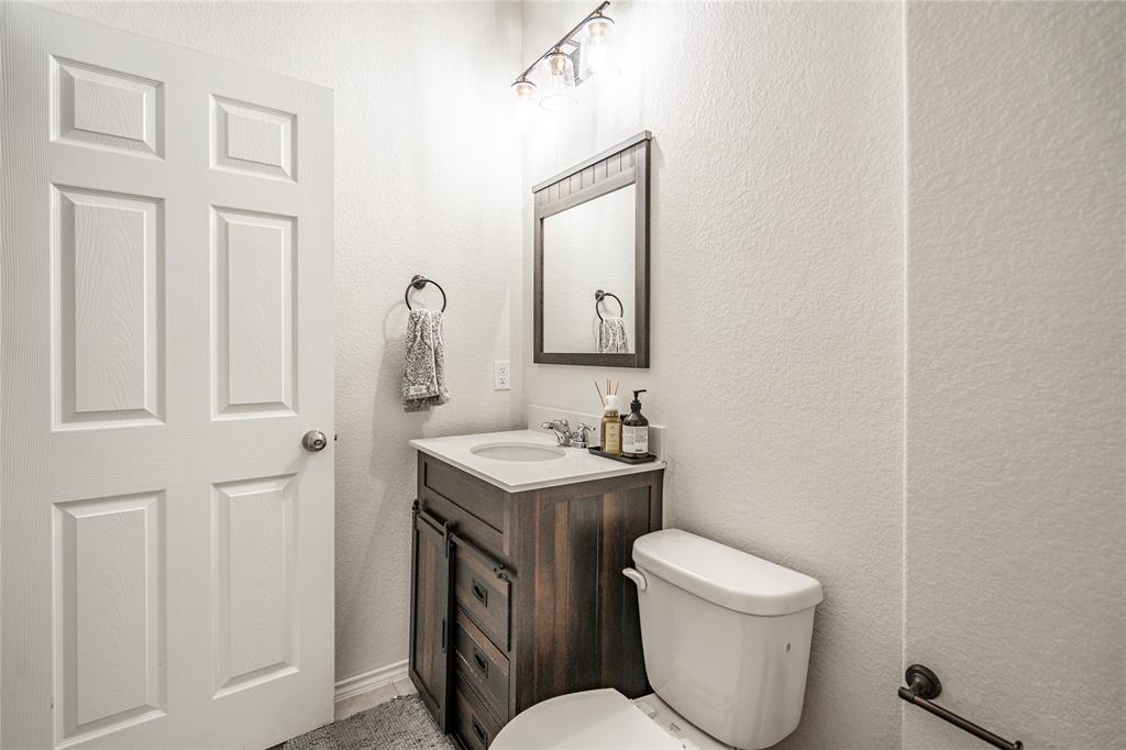 547 Saturnia Drive Georgetown, TX 78628 - Photo 11 of 39 a bathroom with a toilet a sink and mirror
