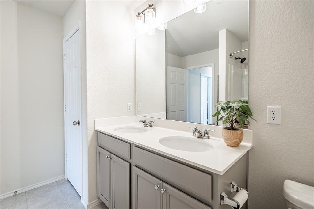 547 Saturnia Drive Georgetown, TX 78628 - Photo 29 of 39 a bathroom with a sink and a mirror