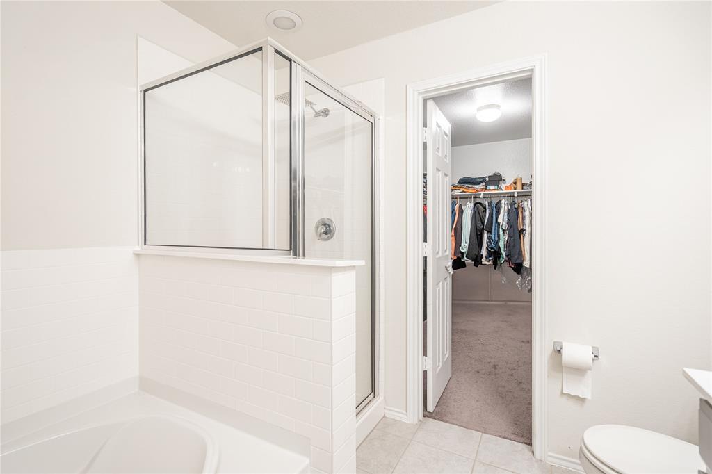 547 Saturnia Drive Georgetown, TX 78628 - Photo 36 of 39 a bathroom with a shower and a toilet