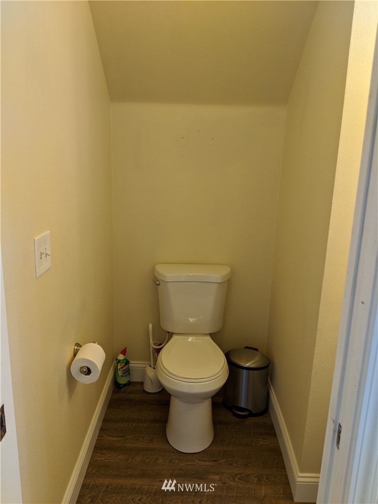 3224 Locust Avenue Bellingham, WA 98225 - Photo 13 of 28 a bathroom with a toilet and a shower
