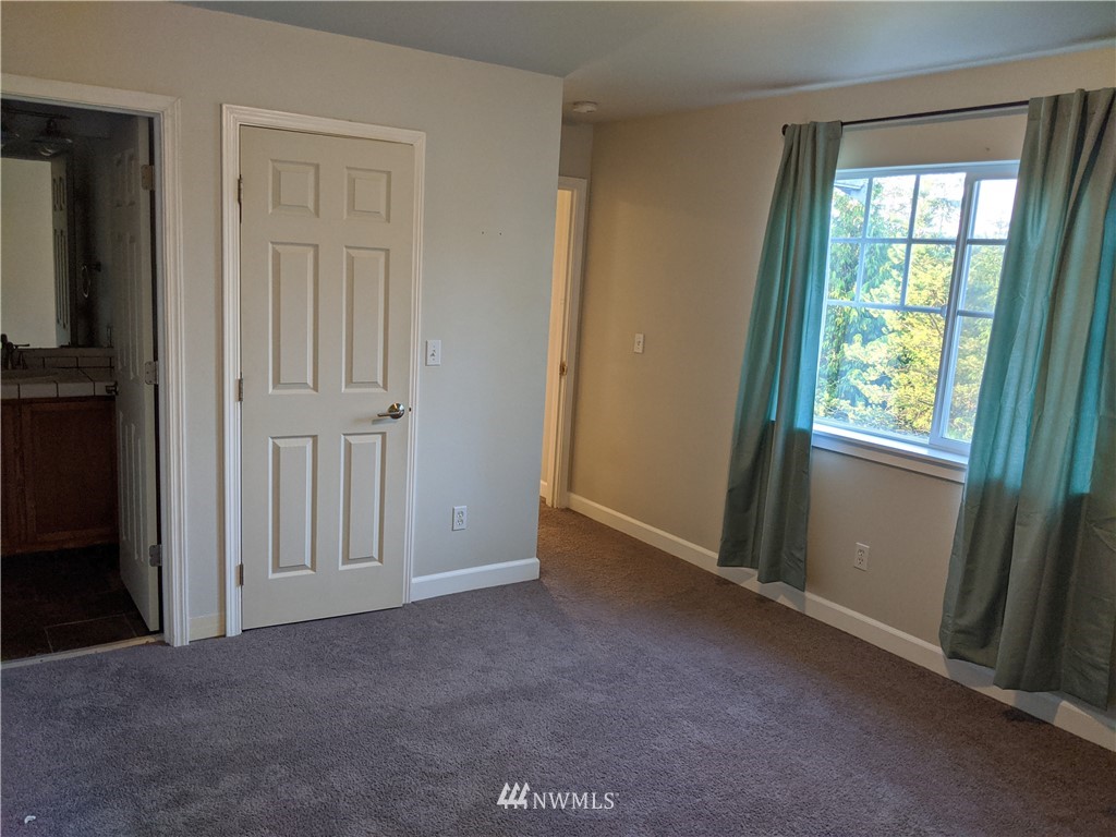 3224 Locust Avenue Bellingham, WA 98225 - Photo 17 of 28 an empty room with windows