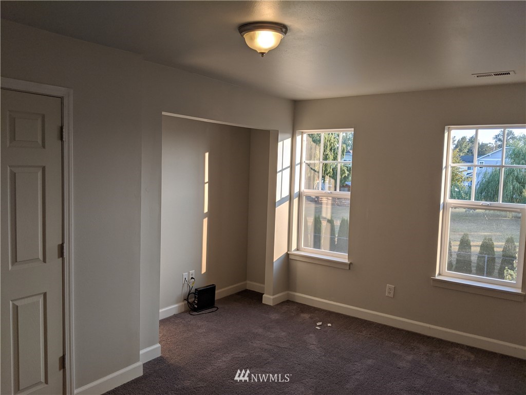 3224 Locust Avenue Bellingham, WA 98225 - Photo 22 of 28 an empty room with windows and closet