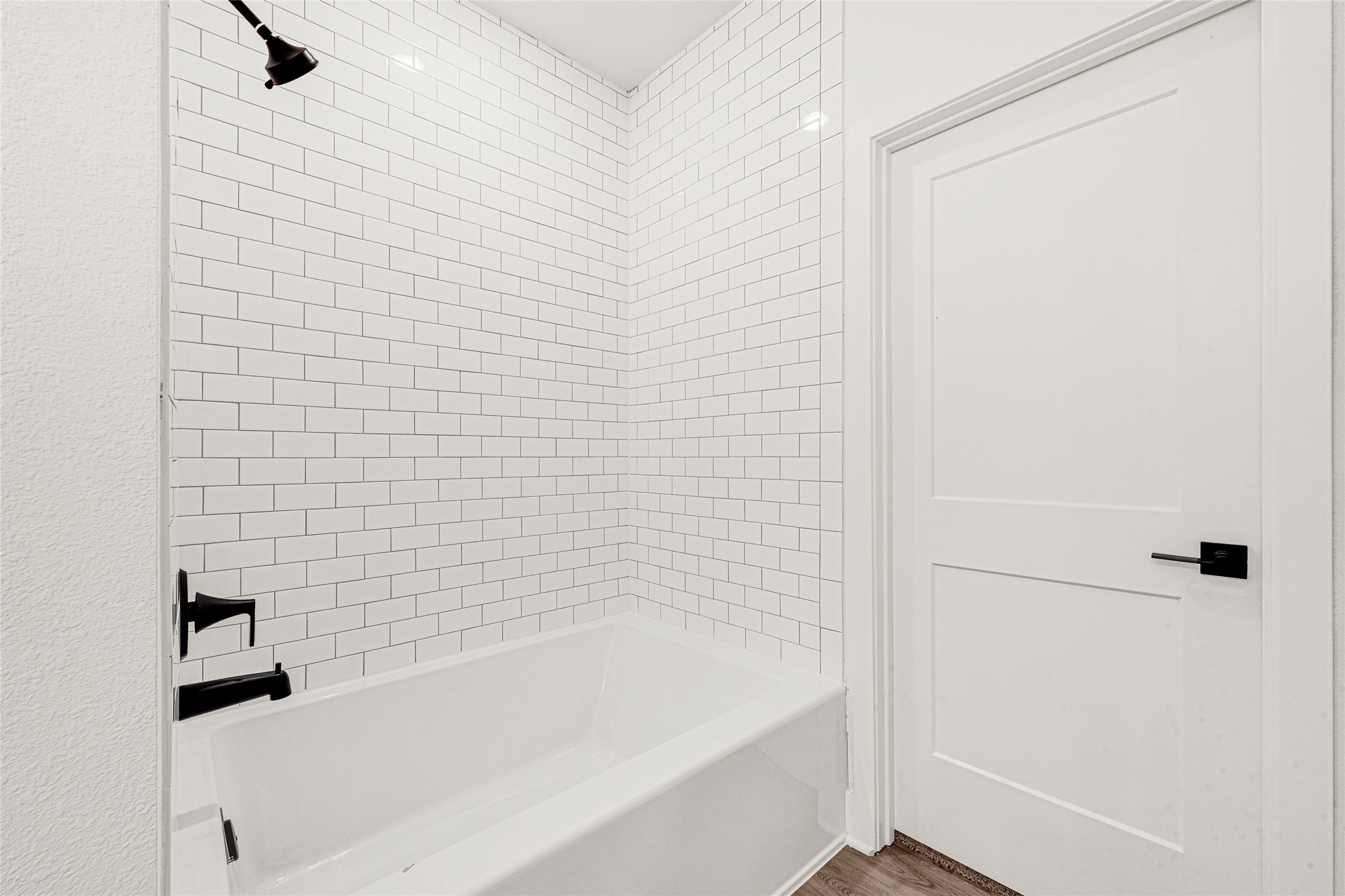 9460 Hard Rock Road Conroe, TX 77303 - Photo 18 of 28 Primary Soaker Tub