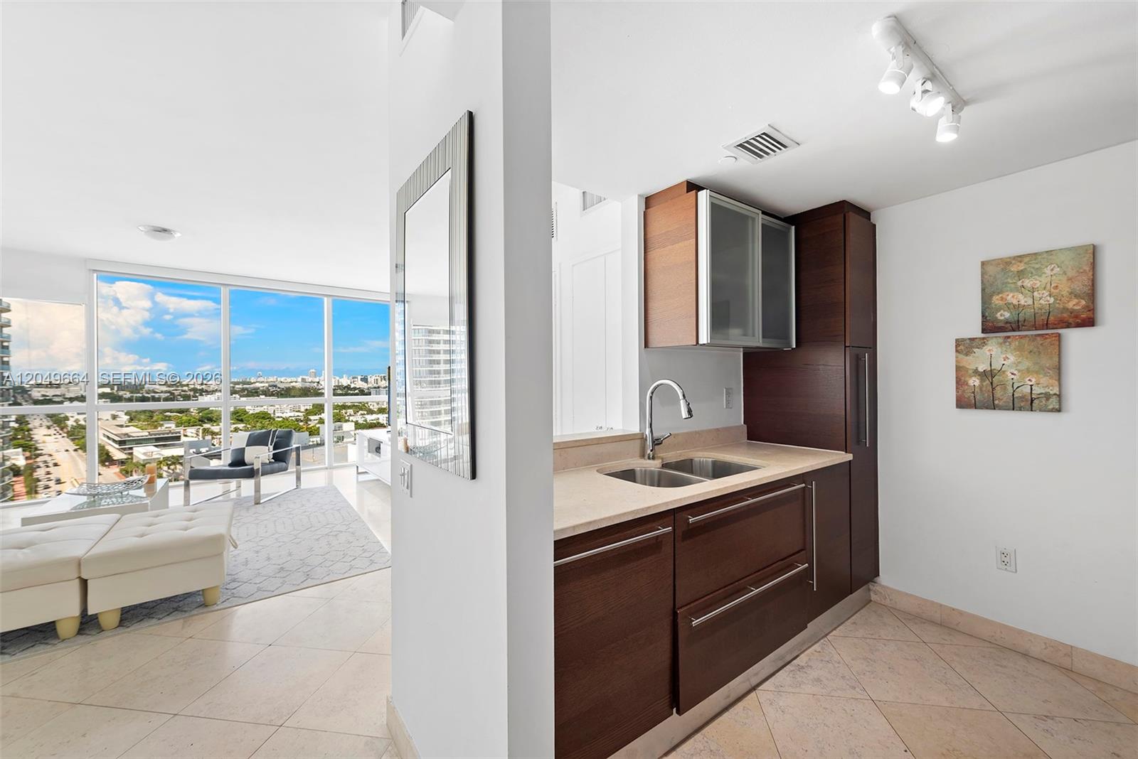 450 Alton Road, Unit 1708 Miami Beach, FL 33139 - Photo 5 of 38