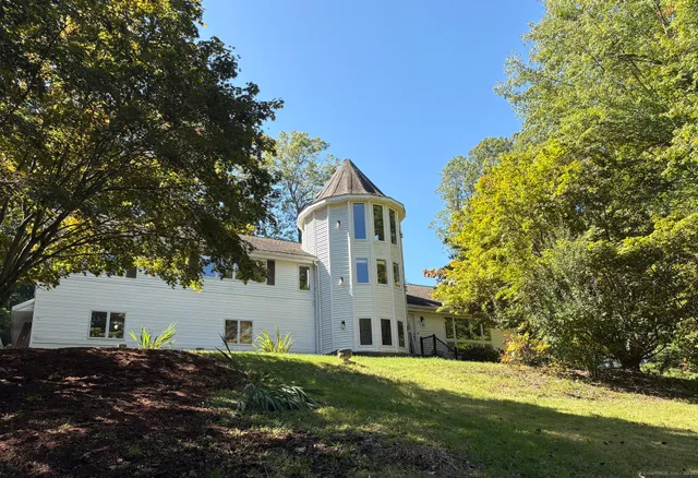$689,900 | 297 Wickham Road, Glastonbury, CT 06033