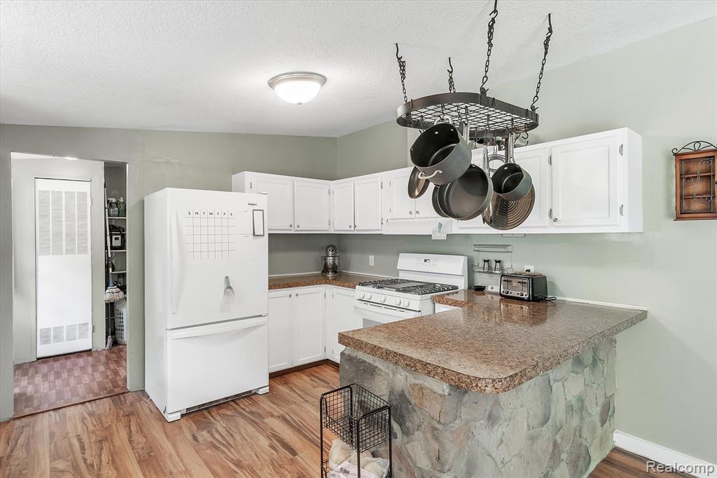9735 Elms Road Birch Run, MI 48415 - Photo 11 of 39