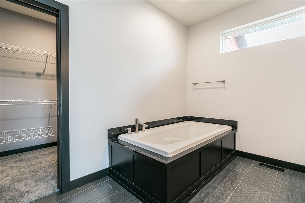 3114 Falcon View Road Southwest Cedar Rapids, IA 52404 - Photo 12 of 25 Gallery Image 12