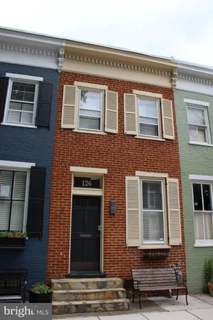 $4,095 | 126 North Payne Street, Alexandria, VA 22314