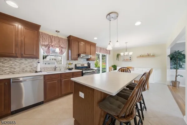 $775,000 | 28 Lord Stirling Drive, Parsippany, NJ 07054