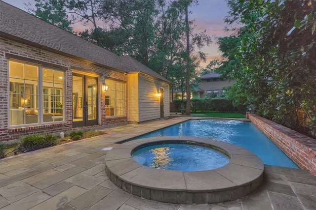 a view of a house with a backyard