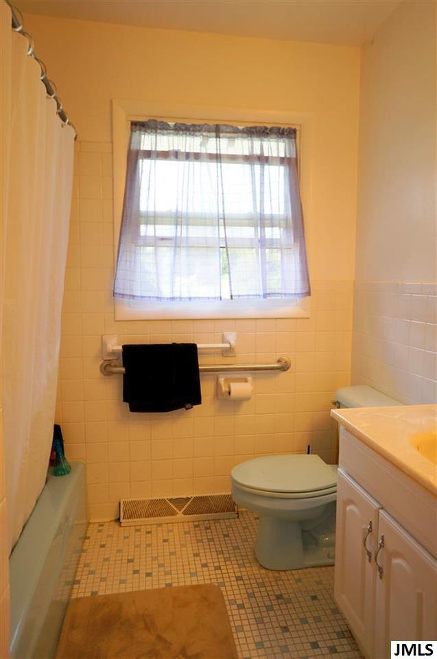 3327 Seymour Road Jackson, MI 49201 - Photo 13 of 17 Photo 13