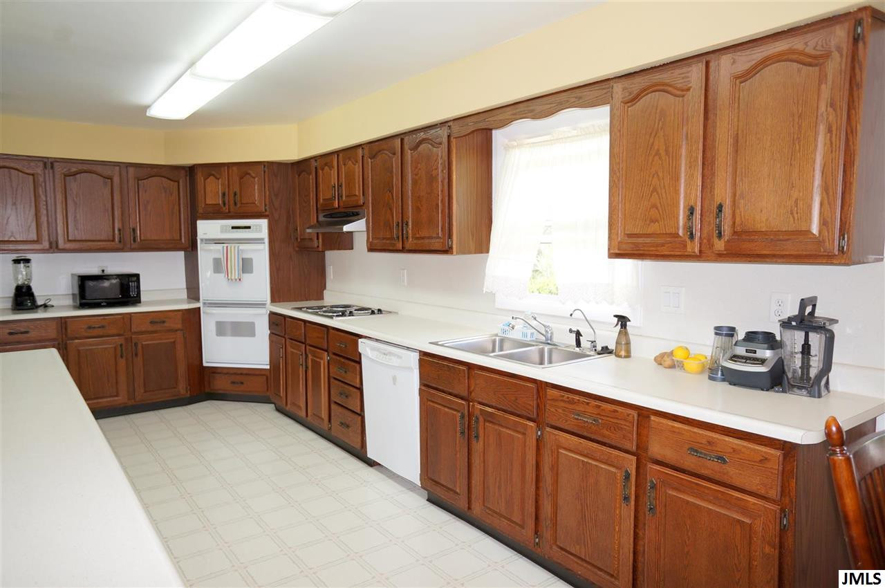 3327 Seymour Road Jackson, MI 49201 - Photo 5 of 17 Photo 5