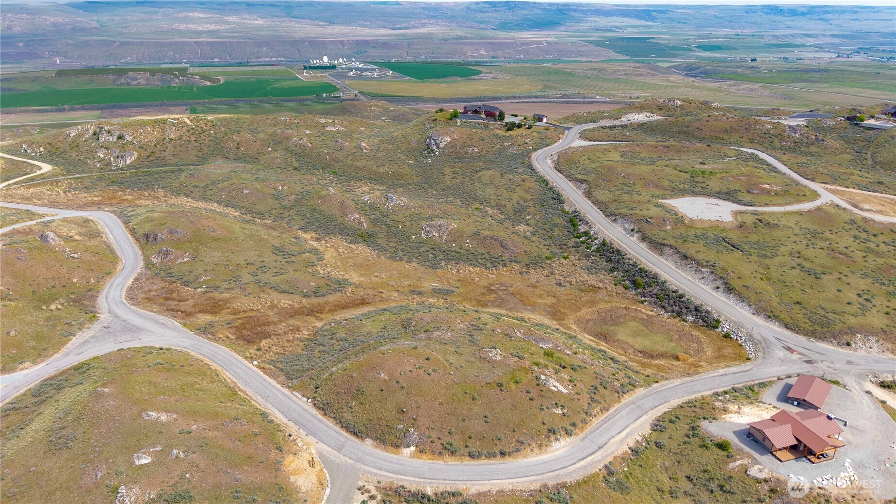 1-azteca Plata Road Brewster, WA 98812 - Photo 4 of 40 a view of a swimming pool with a yard