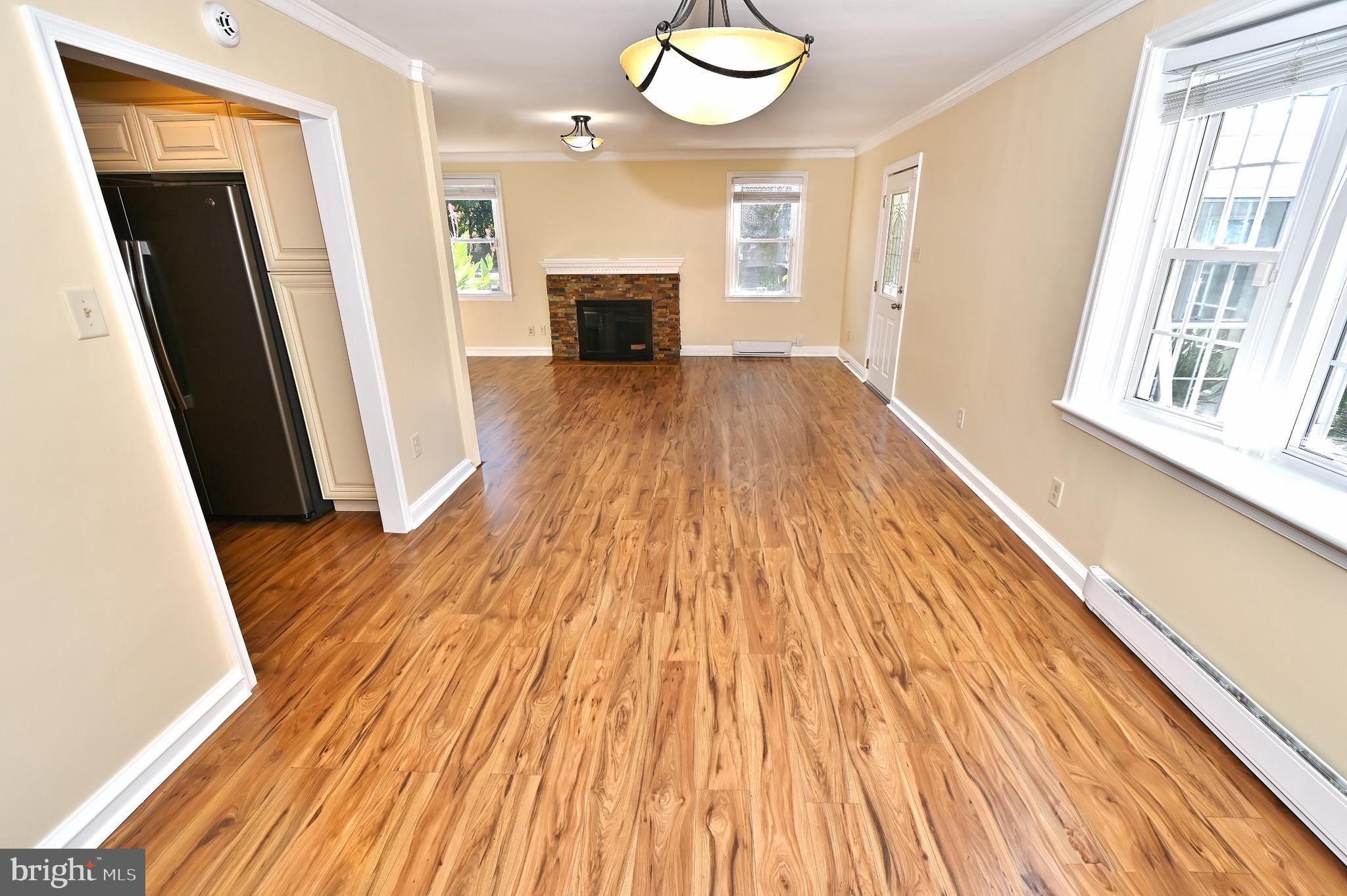 933 Fanshawe Street Philadelphia, PA 19111 - Photo 5 of 73 Living Room
