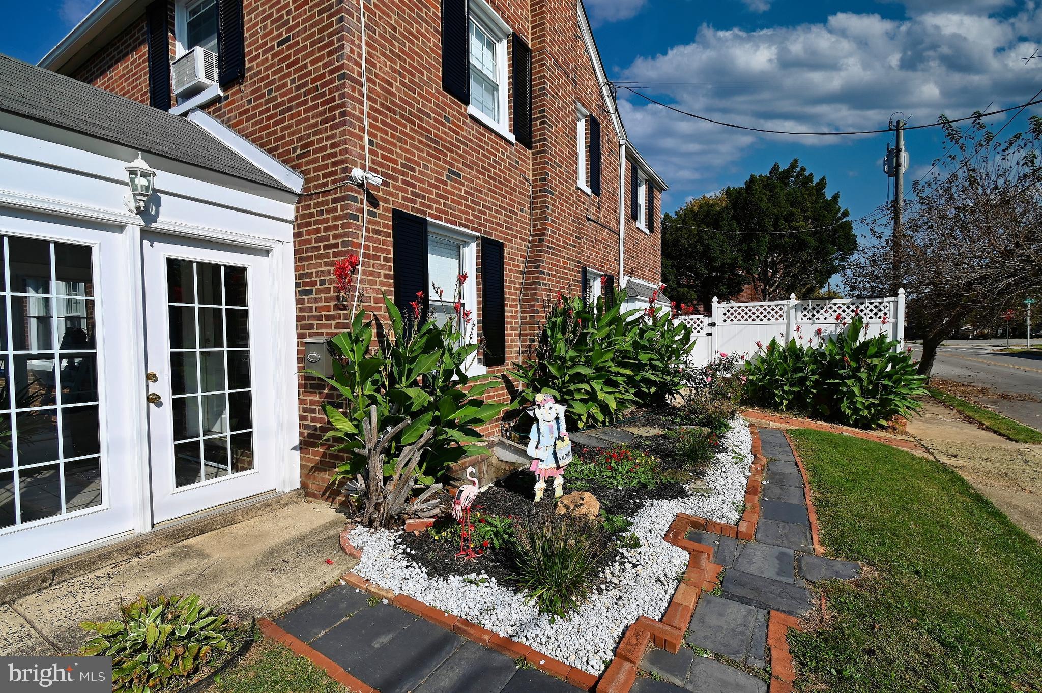 933 Fanshawe Street Philadelphia, PA 19111 - Photo 57 of 73 Landscaping