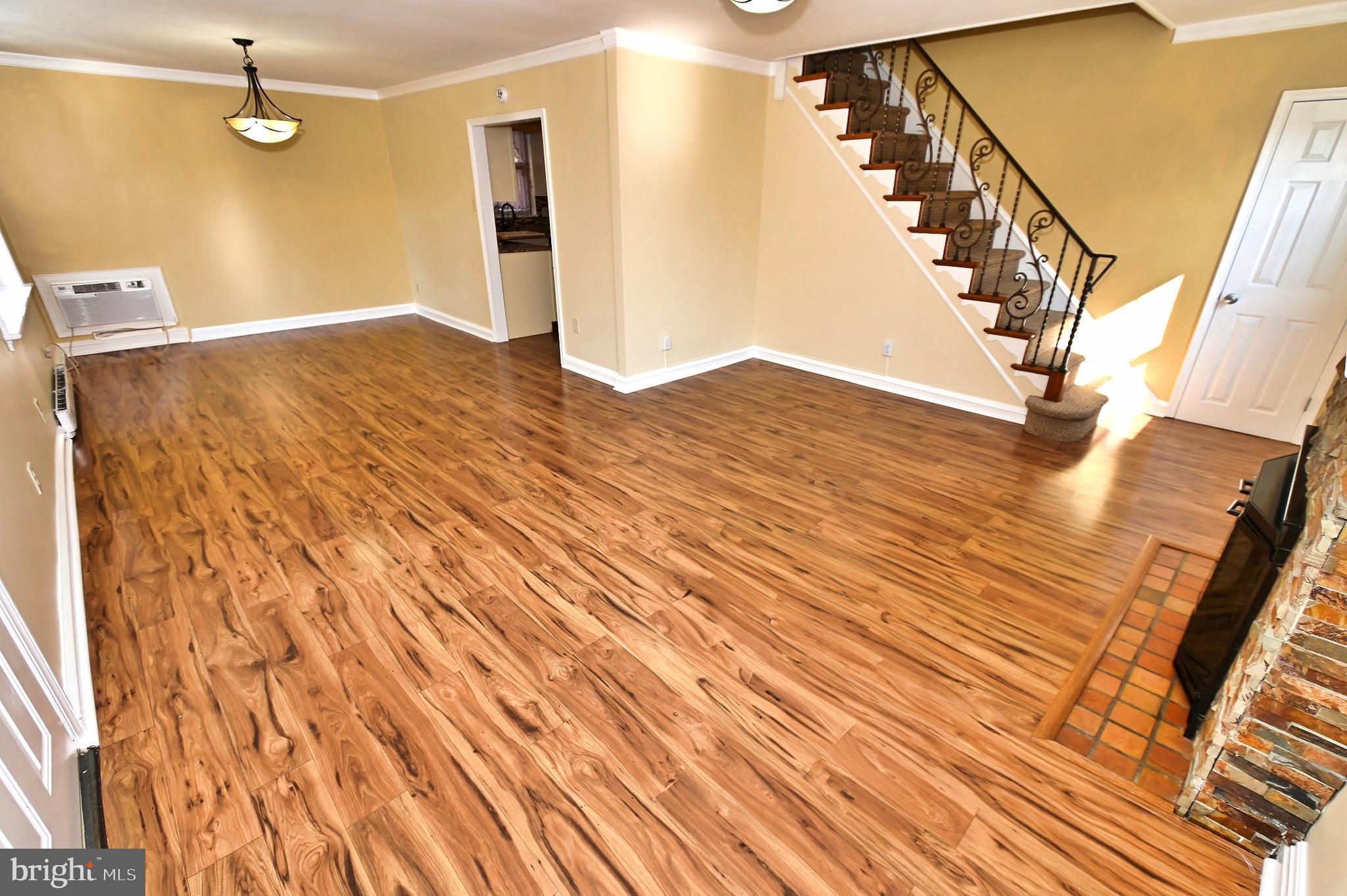 933 Fanshawe Street Philadelphia, PA 19111 - Photo 6 of 73 Living Room/Dining Room