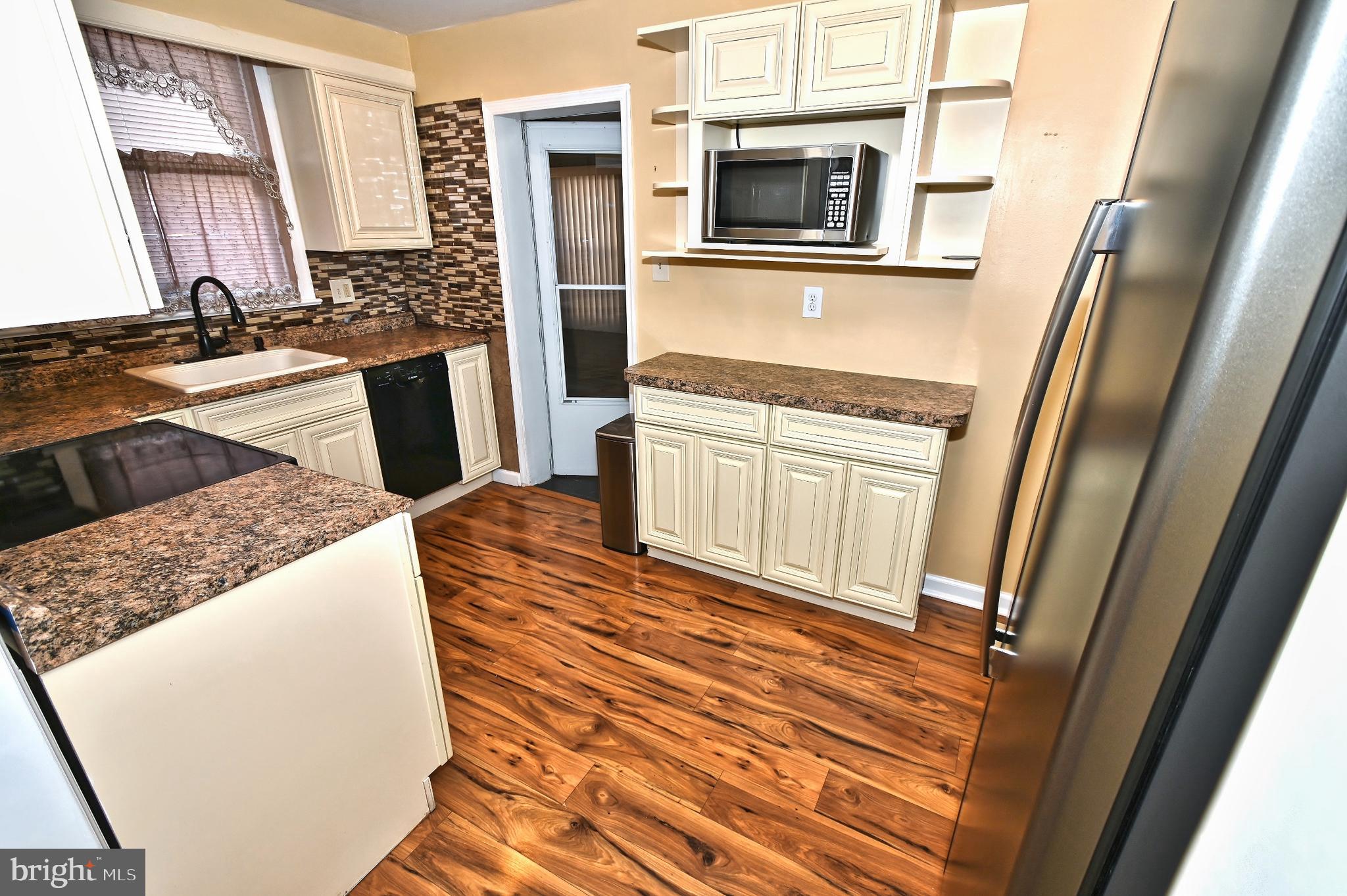 933 Fanshawe Street Philadelphia, PA 19111 - Photo 8 of 73 Kitchen