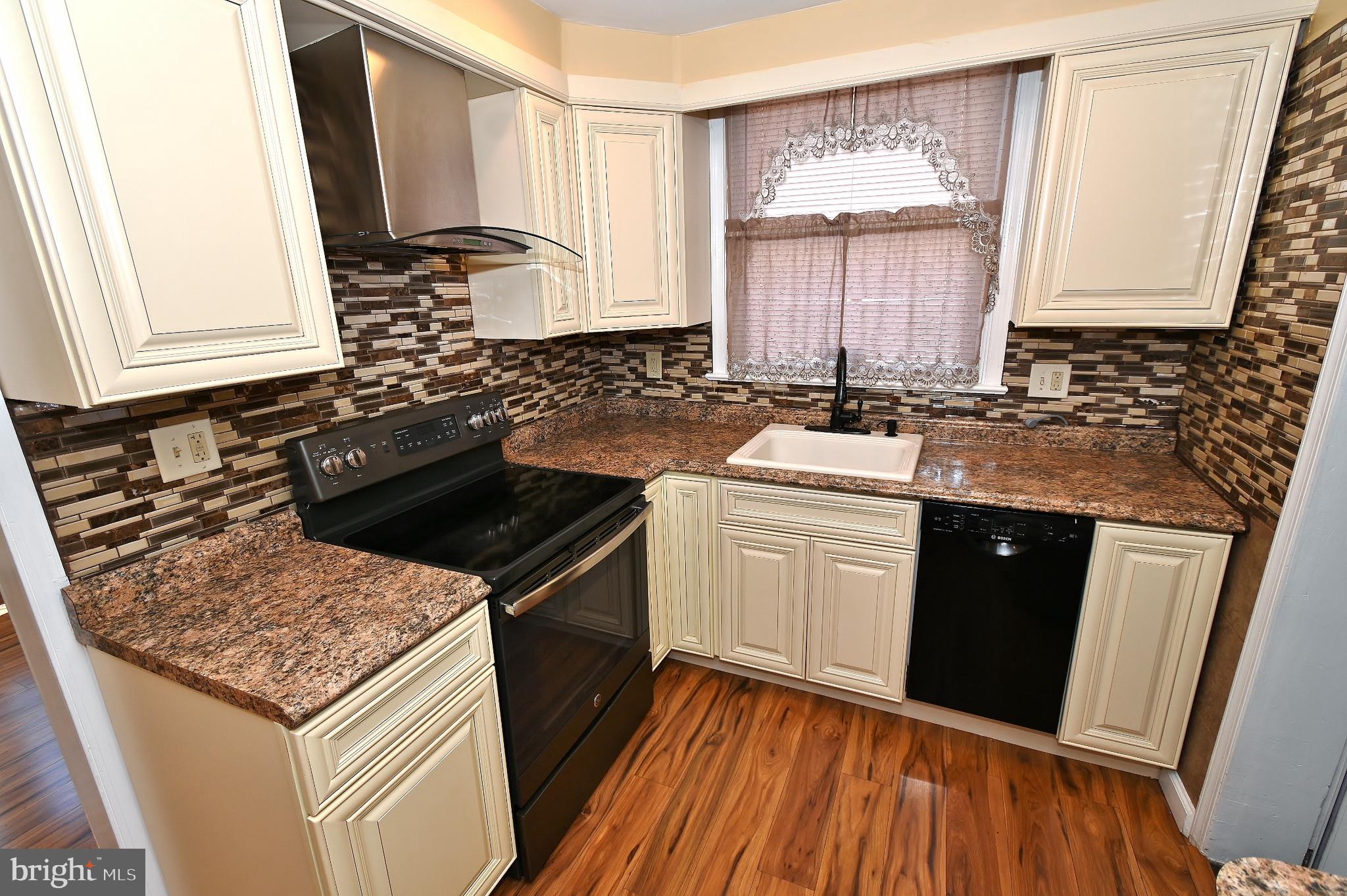 933 Fanshawe Street Philadelphia, PA 19111 - Photo 9 of 73 Kitchen